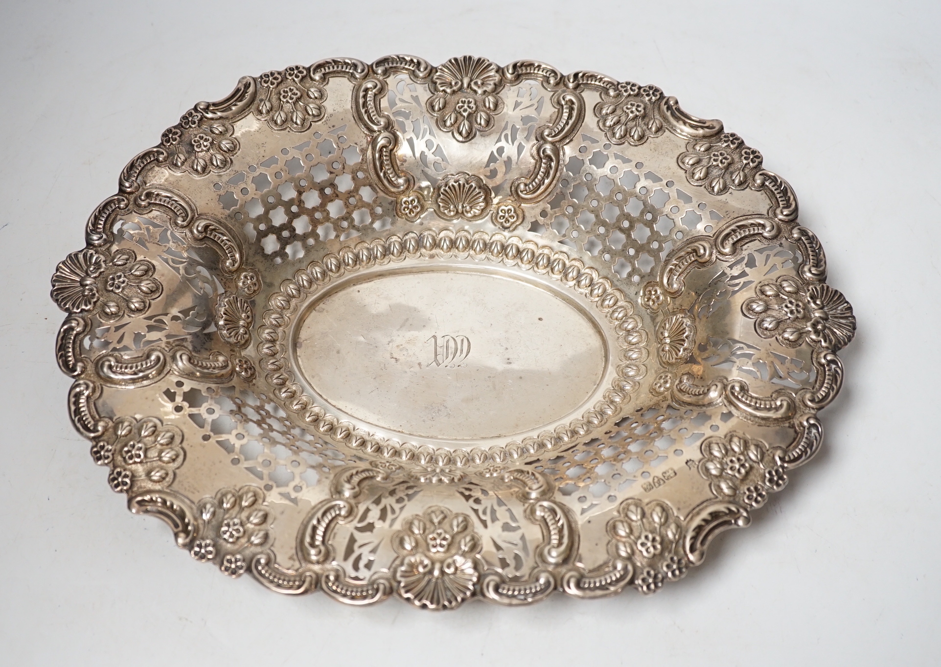 An Edwardian pierced silver oval dish, with shell and scroll border, by Nathan & Hayes, Chester, 1907, 33.2cm, 11.7oz.